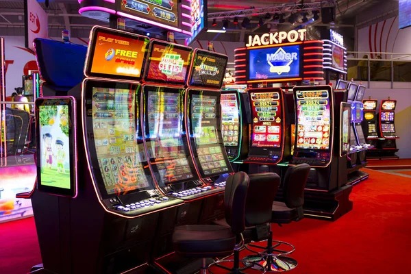 xuxu platform showing sportsbook, live dealer, and slot game categories on one dashboard